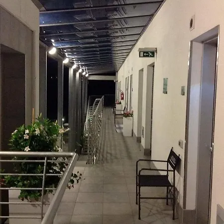 Bed & Business Hotel