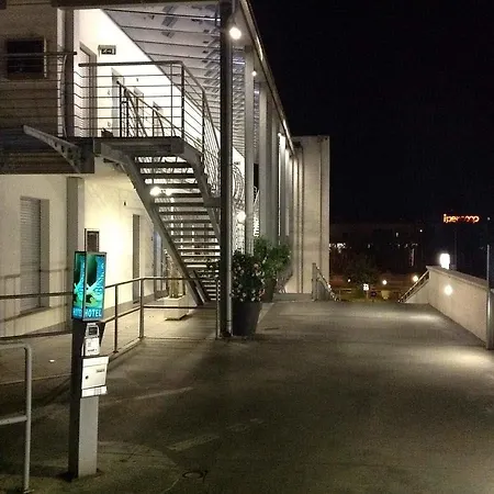 Bed & Business Hotel