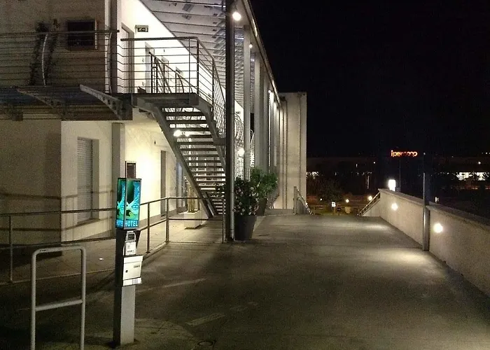 Bed & Business Hotel